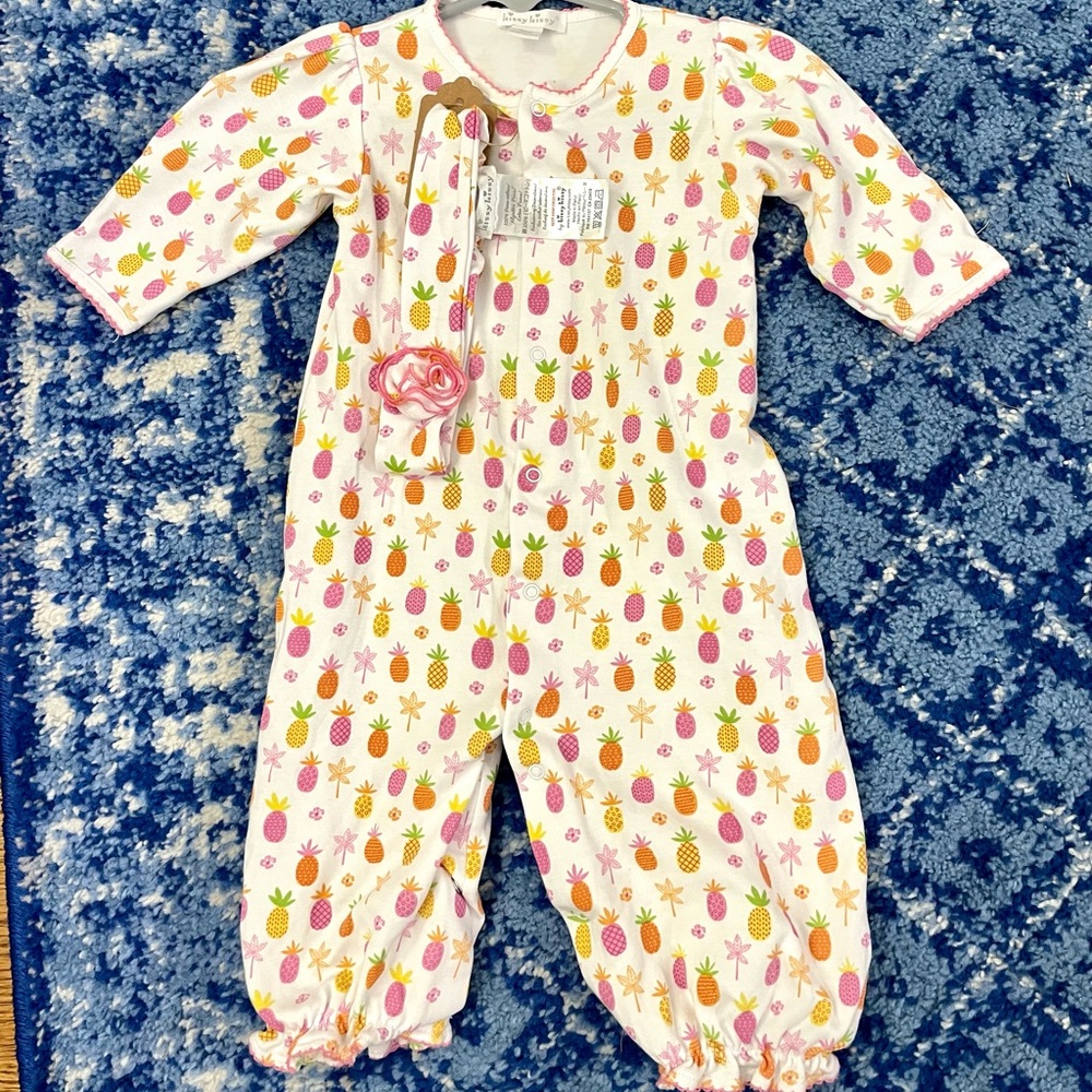 EUC - Kissy Kissy Convertible Gown, size small